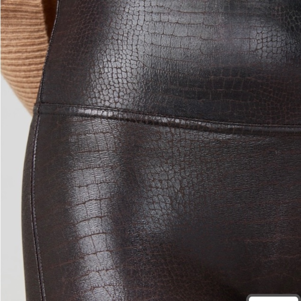 New with tags! Spanx Faux Leather Croc Shine Leggings - Size M